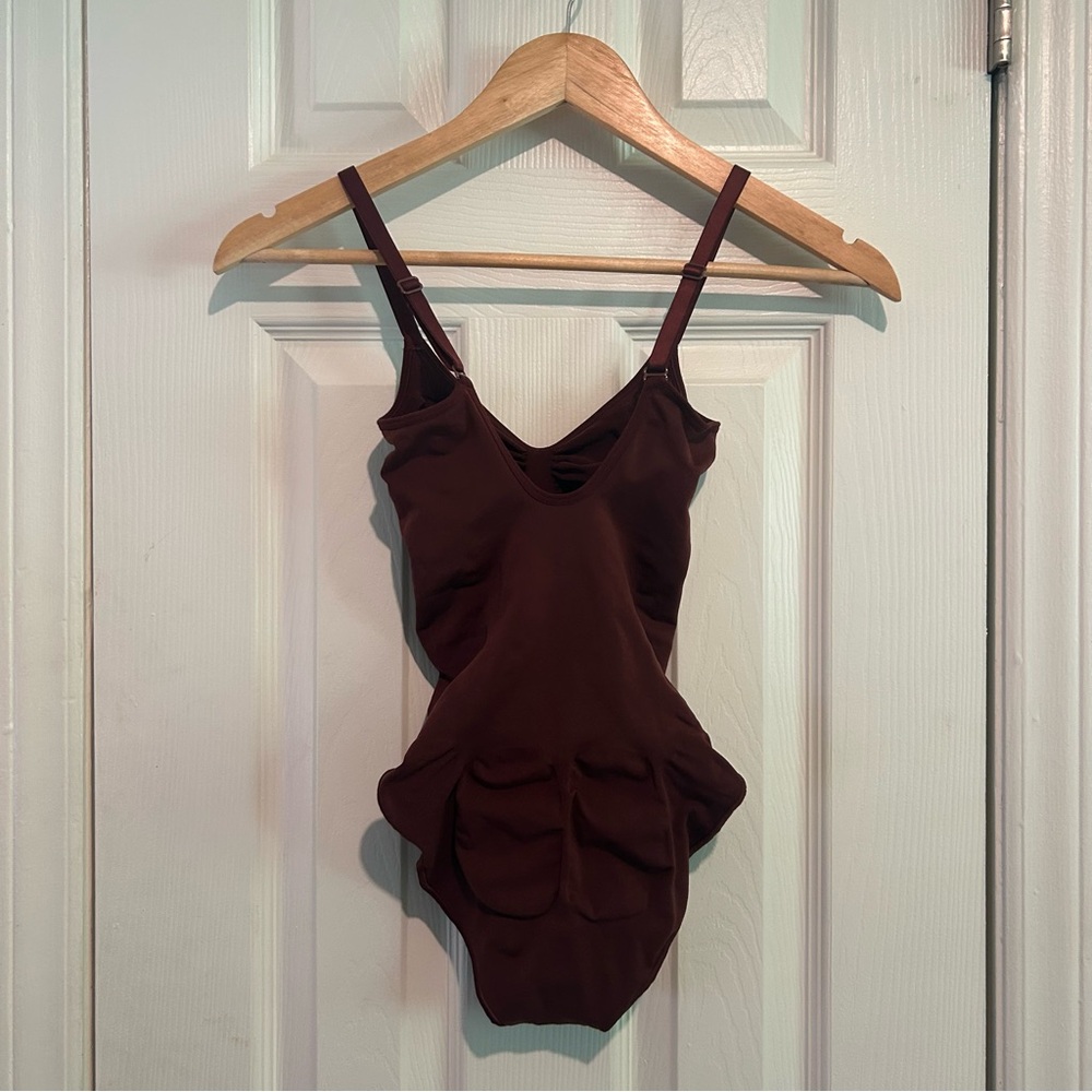 SKIMS Seamless Sculpt Bodysuit Brief in Brown - Size Medium - Picture 6 of 10